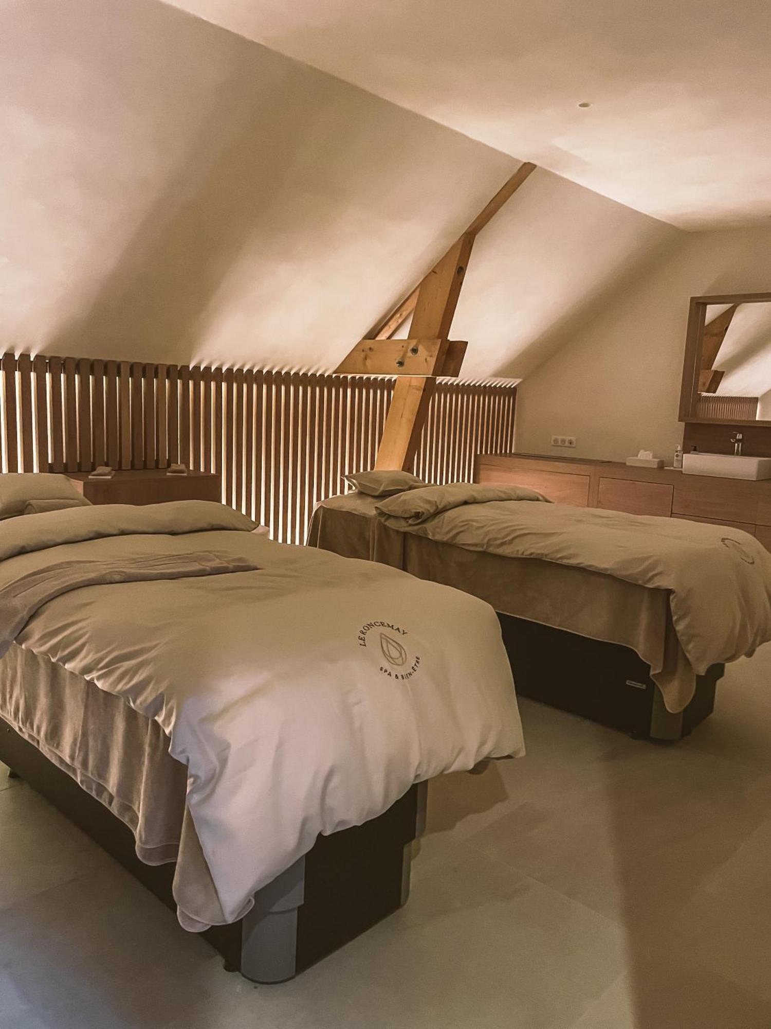 Domaine Du Roncemay - Hotel, Restaurants, Spa & Golf Aillant-sur-Tholon Exterior photo