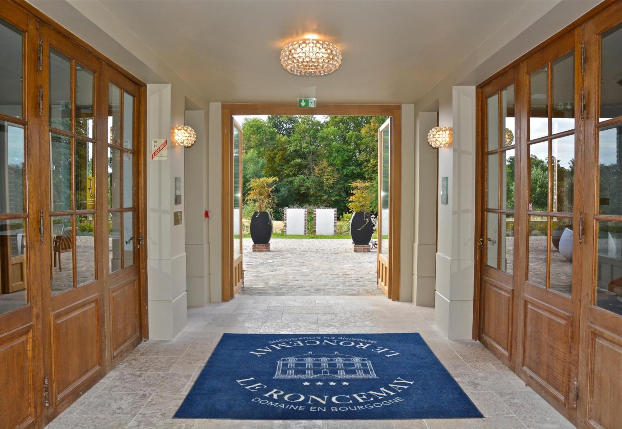 Domaine Du Roncemay - Hotel, Restaurants, Spa & Golf Aillant-sur-Tholon Exterior photo